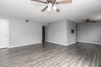 705 21st Avenue Pl, Unit 705 in Coralville, IA - Foto de edificio - Building Photo