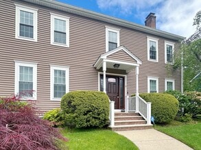5 Reservoir Ridge Rd in Framingham, MA - Building Photo - Building Photo