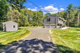 21 Greenbriar Rd in Oxford, CT - Building Photo - Building Photo