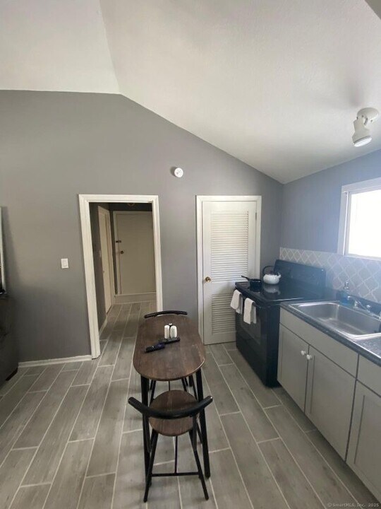 287 South Rd in Farmington, CT - Building Photo