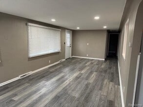 2434 N Long Lake Rd in Fenton, MI - Building Photo - Building Photo