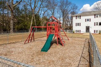 Palmer Gardens in Three Rivers, MA - Foto de edificio - Building Photo