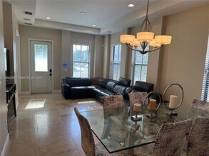 5152 NW 84th Ave in Doral, FL - Building Photo - Building Photo