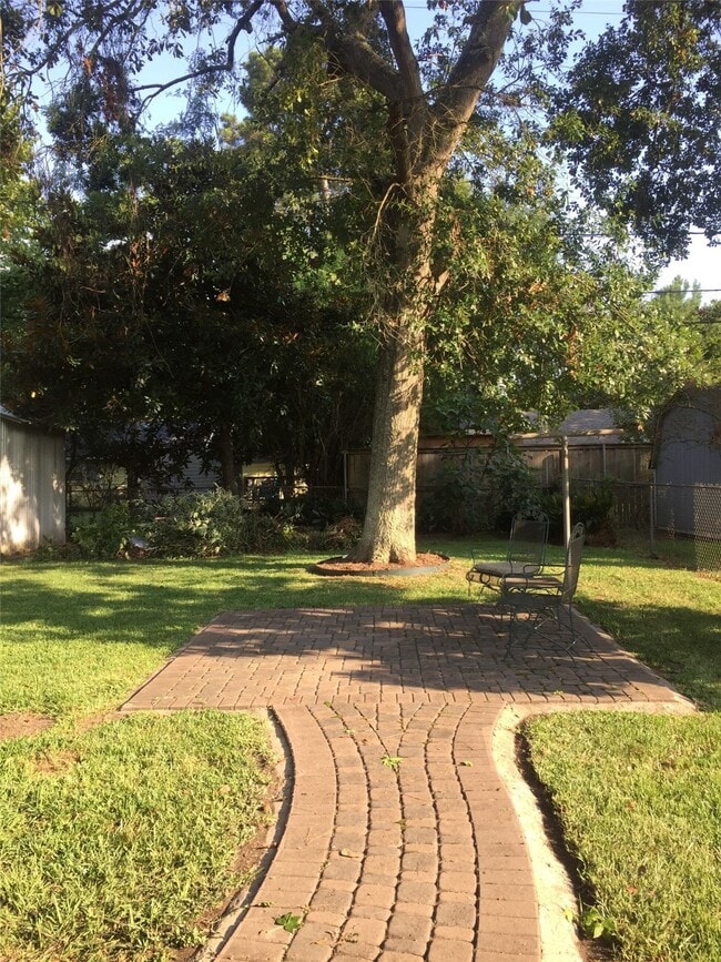 property at 2115 Gardenia Dr