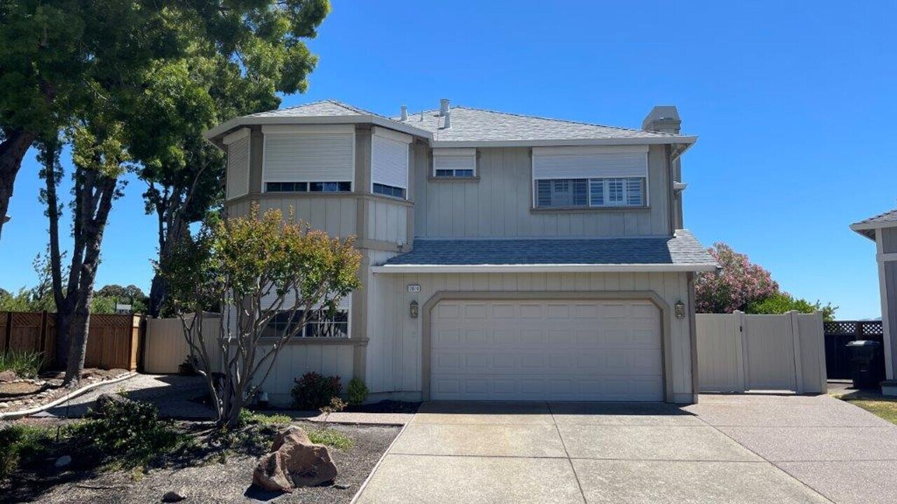 2010 Fries Ct in Martinez, CA - Building Photo