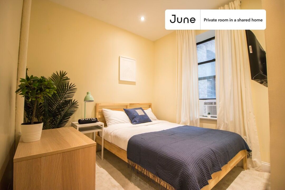 Private bedroom in 5 bed/2 bath Home in New York, NY - Building Photo