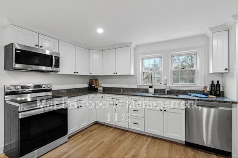 104 Mishawum Rd in Woburn, MA - Building Photo