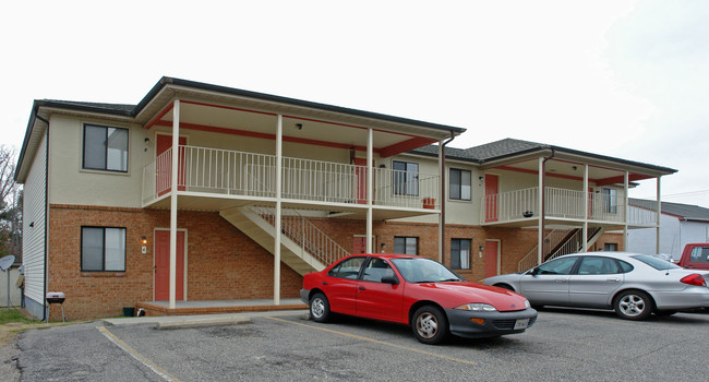 Crater Pines Apartments in Petersburg, VA - Building Photo - Building Photo