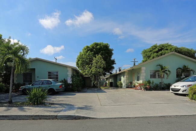 412-418 Conniston Rd in West Palm Beach, FL - Building Photo - Building Photo