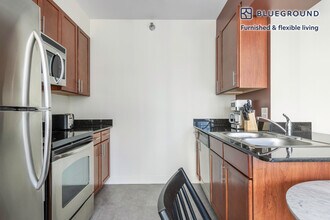 210 N Wells St, Unit FL17-ID258 in Chicago, IL - Building Photo - Building Photo