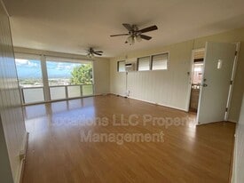 1595 Makamua St in Pearl City, HI - Building Photo
