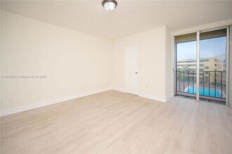 9210 Fontainebleau Blvd in Miami, FL - Building Photo - Building Photo
