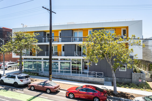 Greenway Meadows in Santa Monica, CA - Foto de edificio - Primary Photo