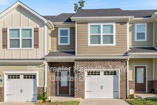 305 Masters Way in Dickson, TN - Building Photo