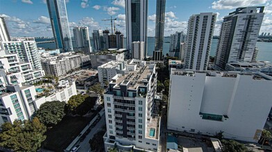 2275 Biscayne Blvd in Miami, FL - Foto de edificio - Building Photo