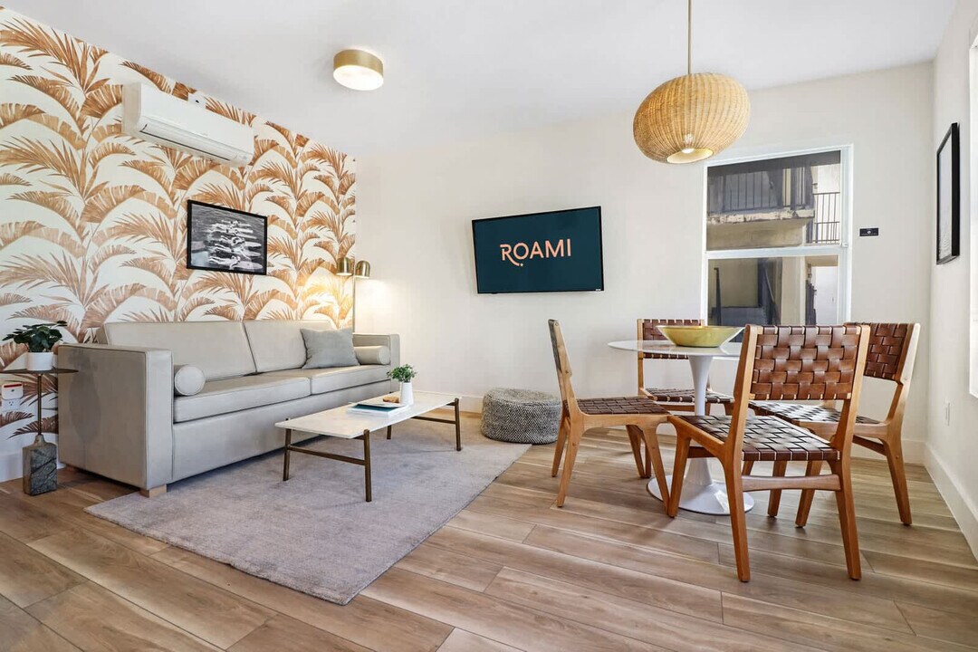 4025 Indian Creek Dr in Miami Beach, FL - Building Photo