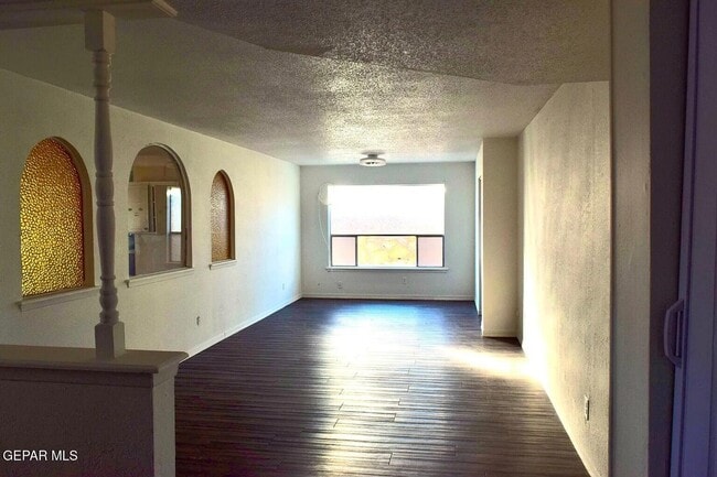 4613 Sun Valley Dr in El Paso, TX - Building Photo - Building Photo