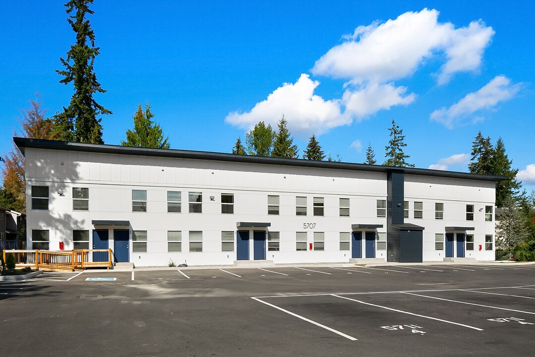 5707 Townhouses in Lynnwood, WA - Foto de edificio