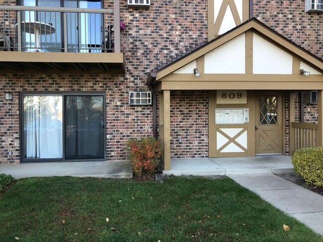 property at 809 S Dwyer Ave