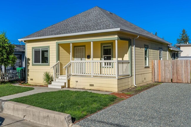 1232 Eggleston St in Napa, CA - Building Photo - Building Photo