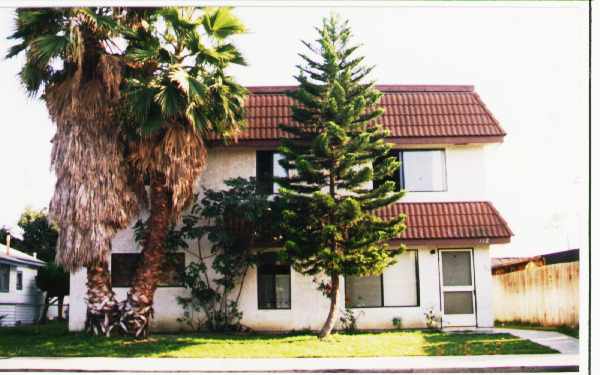 1128 W Diamond St in Anaheim, CA - Building Photo