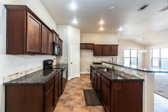 9706 Ridgely Ave in Lubbock, TX - Building Photo - Building Photo