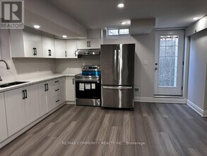 60 Bambridge St in Ajax, ON - Building Photo - Building Photo