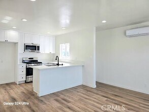 1350 E 94th St in Los Angeles, CA - Building Photo - Building Photo