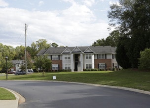 Oak Place Apartments in Anderson, SC - Foto de edificio - Building Photo
