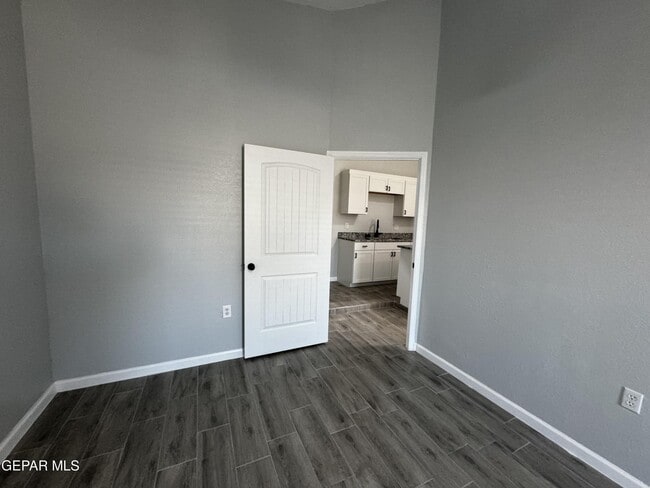 10277 N Loop Dr in Socorro, TX - Building Photo - Building Photo