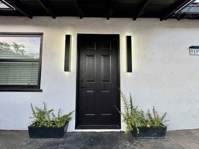 919 E Grand Ave in Escondido, CA - Building Photo - Building Photo