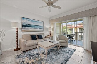 221 9th St S in Naples, FL - Building Photo - Building Photo