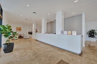 2401 S Ocean Dr in Hollywood, FL - Building Photo - Building Photo