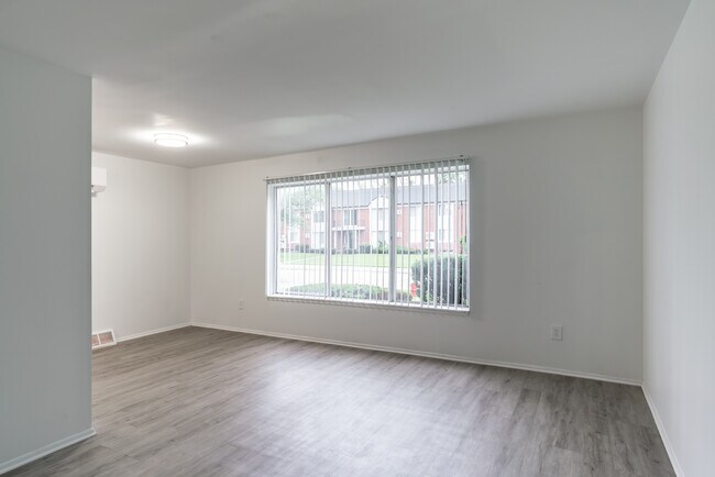 Carriage Park Apartments - Dearborn Heights, MI in Dearborn Heights, MI - Building Photo - Interior Photo