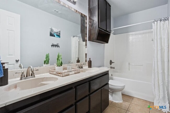 property at 1608 Walker Pl Blvd