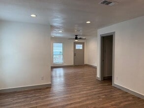 107 S Main St in Maypearl, TX - Building Photo - Building Photo