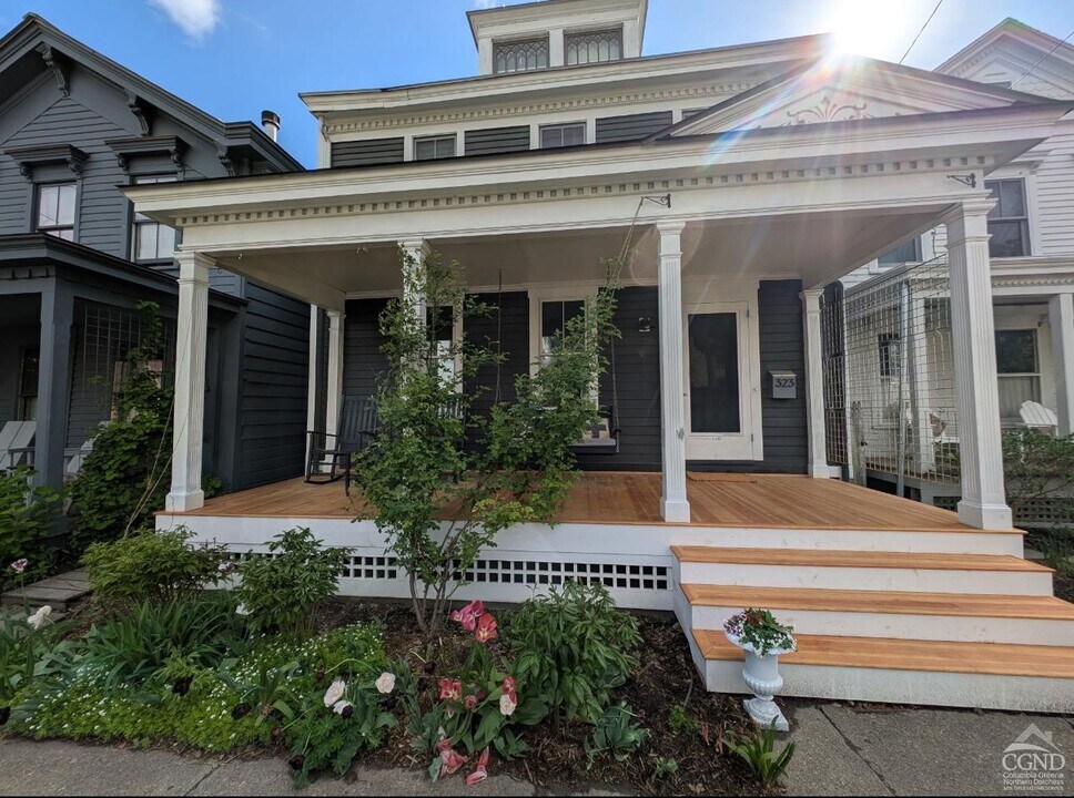 323 Union St in Hudson, NY - Building Photo