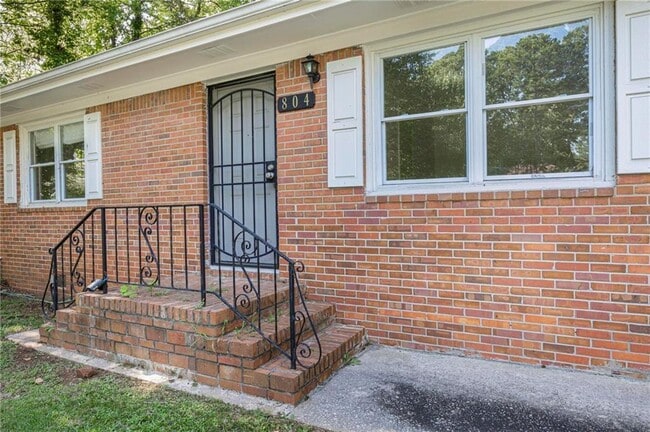 property at 804 Brookdale Dr SW