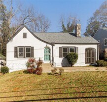 1665 Beecher St SW in Atlanta, GA - Building Photo