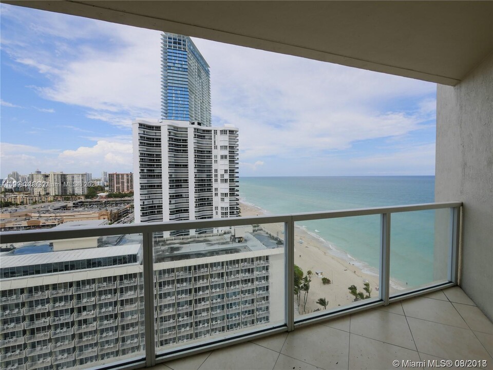 16699 Collins Ave, Unit PH-4308 in Sunny Isles Beach, FL - Building Photo