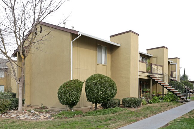 Sunset Apartments in Kerman, CA - Foto de edificio - Building Photo