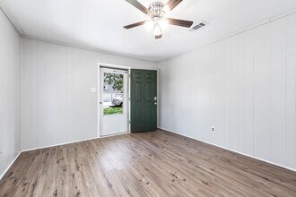 4111 Victoria Ave, Unit 4111 in Dickinson, TX - Building Photo - Building Photo