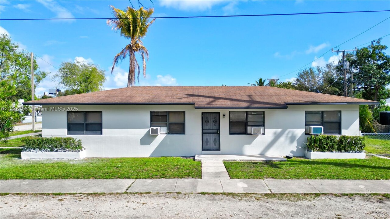 7725 NW 8th Ave in Miami, FL - Building Photo