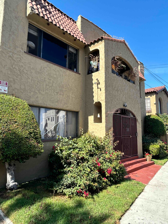 359 Orange Ave in Long Beach, CA - Building Photo