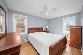 5747 S Mobile Ave in Chicago, IL - Building Photo - Building Photo