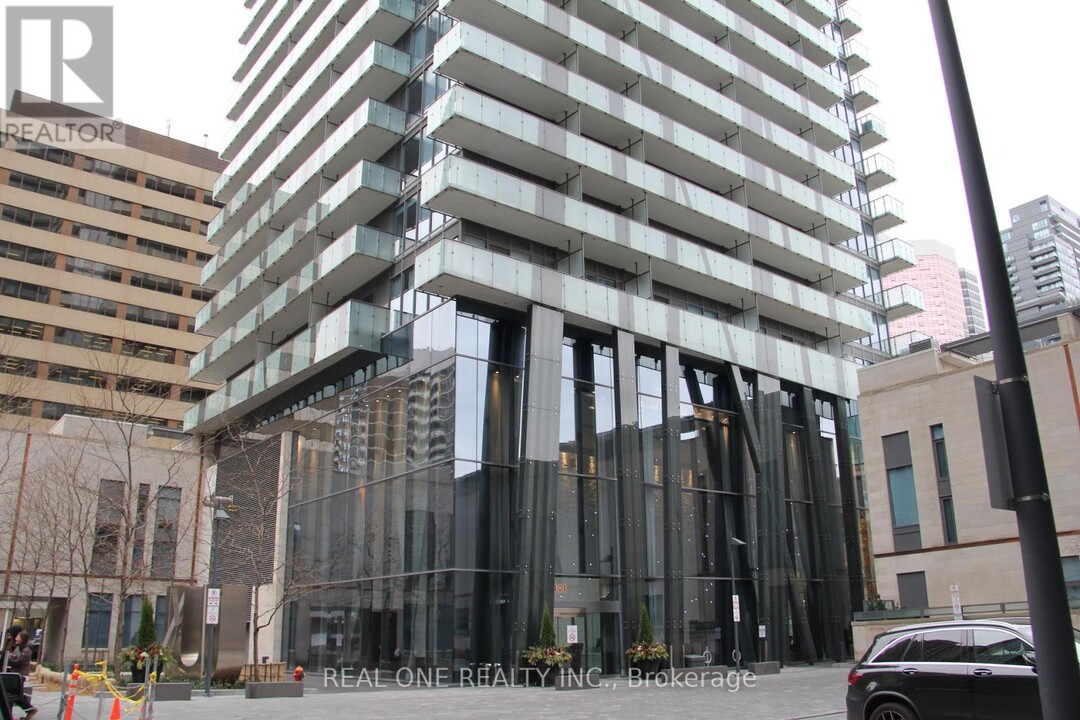 1080-1080 Bay St. in Toronto, ON - Building Photo