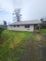 123 Wesarg Rd in Onalaska, WA - Building Photo