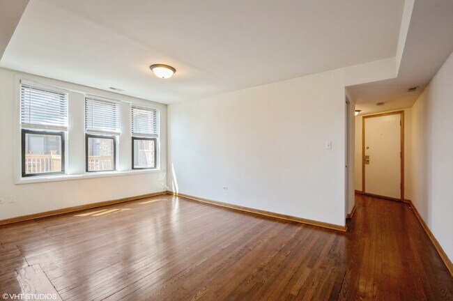 1361 W Sunnyside Ave, Unit 1 in Chicago, IL - Building Photo - Building Photo