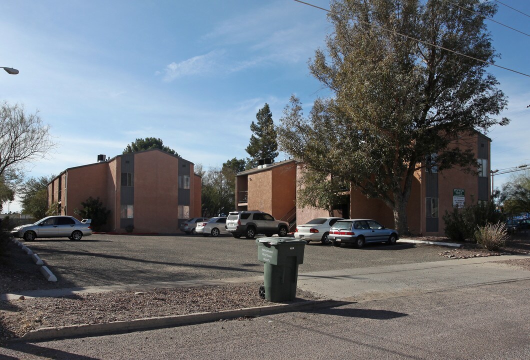 Pepper Tree Apartments in Tucson, AZ - Building Photo