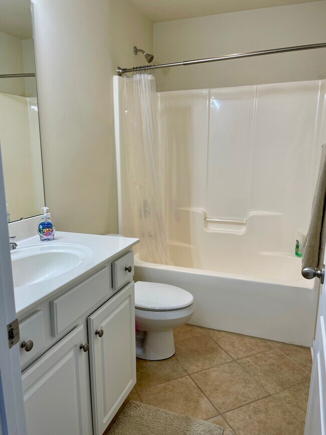 213 Spring Gardens Dr in Belmont, NC - Foto de edificio - Building Photo